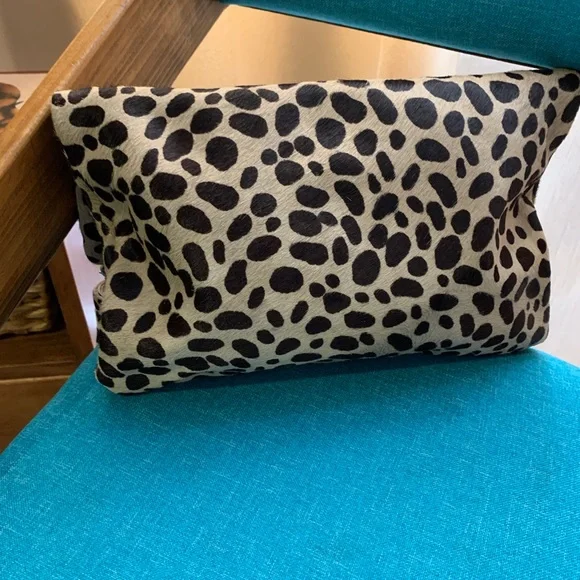 The loveCortnie foldover leopard clutch - Picture 3 of 7